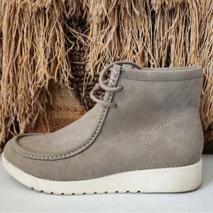 A.N.A. Farlin women’s flat heel Pochini Boot SIZE 10